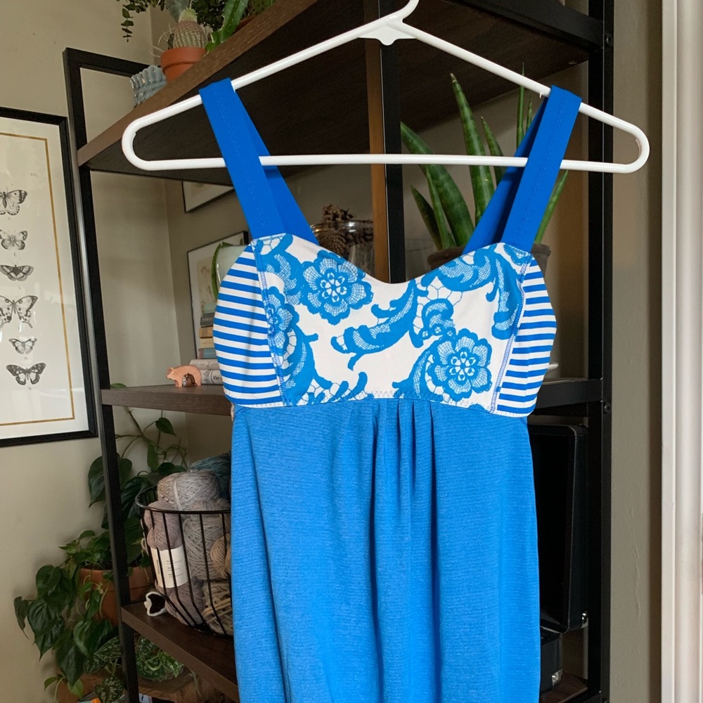 Lululemon Blue Floral Tank with Bra size 4 ๐๐๐ - Picture 3 of 7